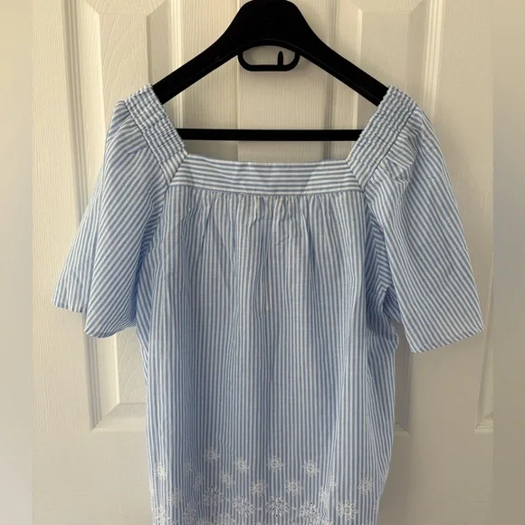NWT LOFT Cotton Chambray Blue & White Stripe Eyelet  Embroidered Top Sz M - Picture 7 of 7